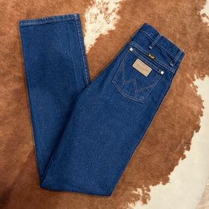 Wrangler Cowboy Cut Slim Fit Jean in Prewashed Indigo